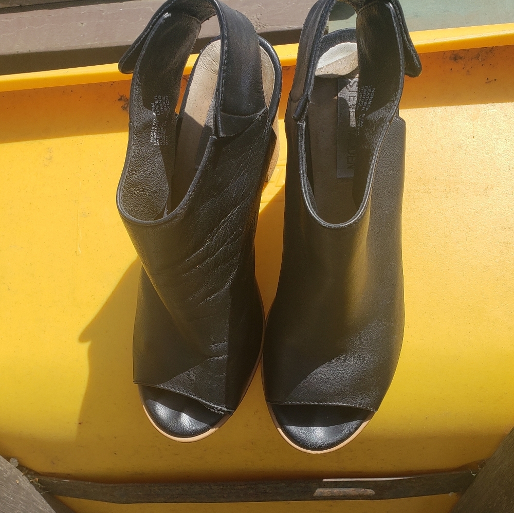 STEVE MADDEN Nonstp Black Leather Sandals 8.5